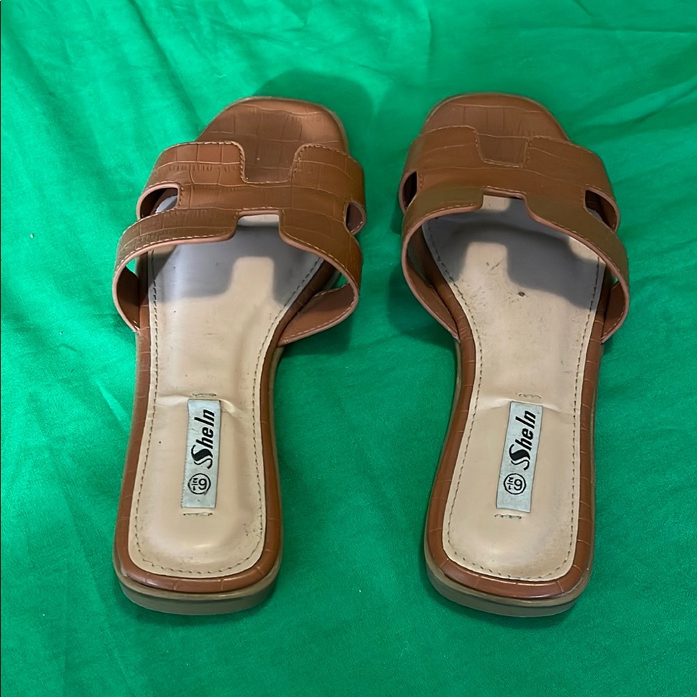 Shelln Women's Brown Slide Sandals